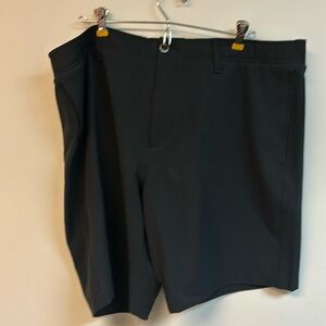 Men’s size 40 golf shorts Under Armour black